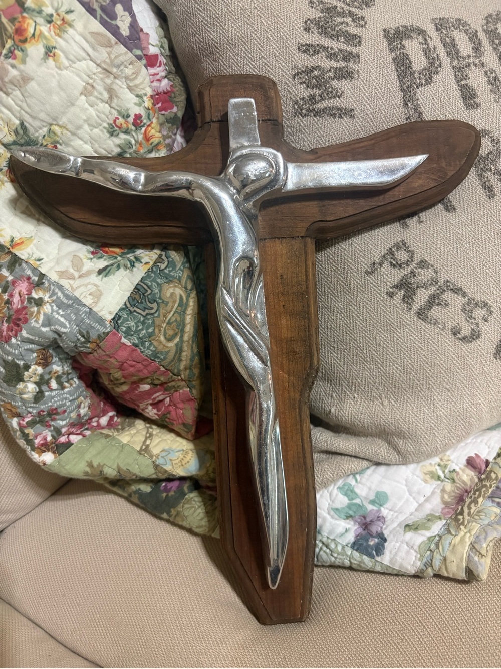 Silver Aluminum  Metal Jesus Corpus on Wood Crucifix - Silver & Brown